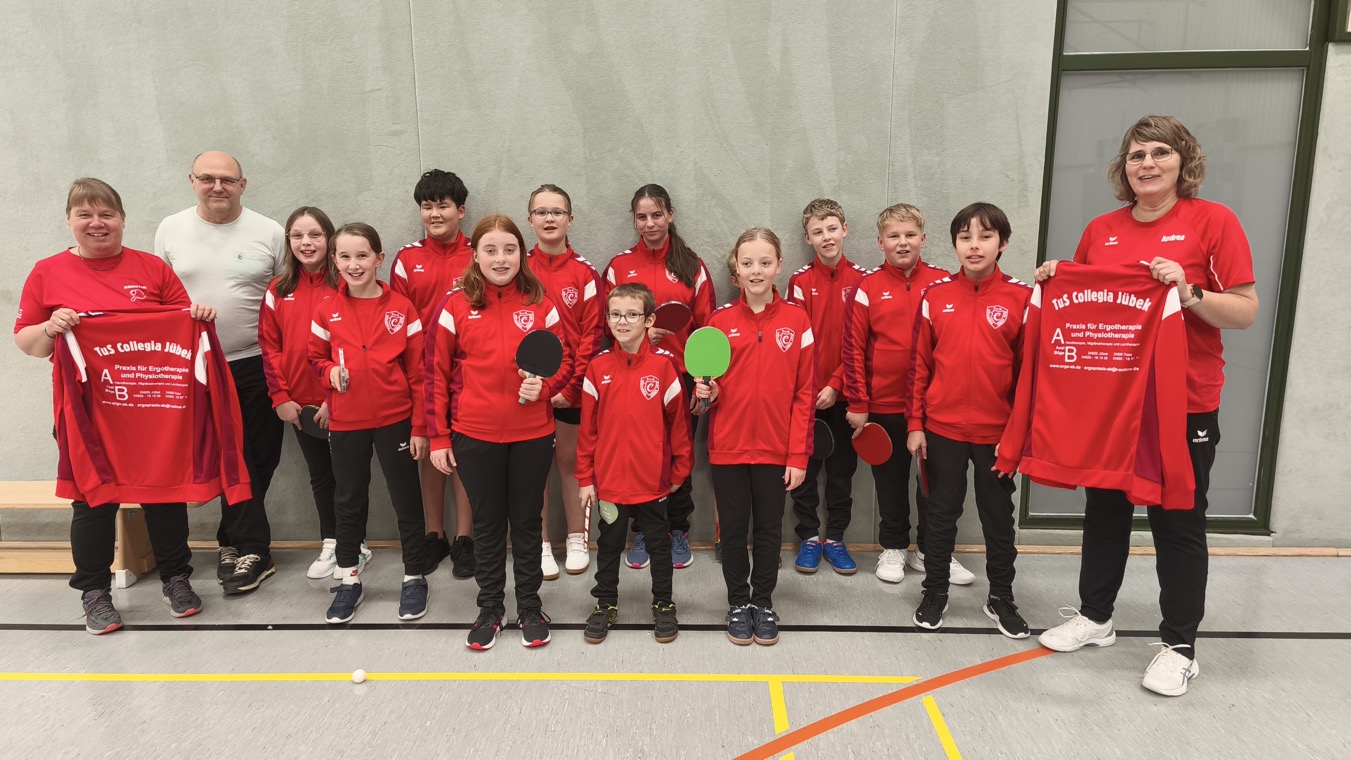 Neue Trainingsanzüge für die Tischtennis Jugend